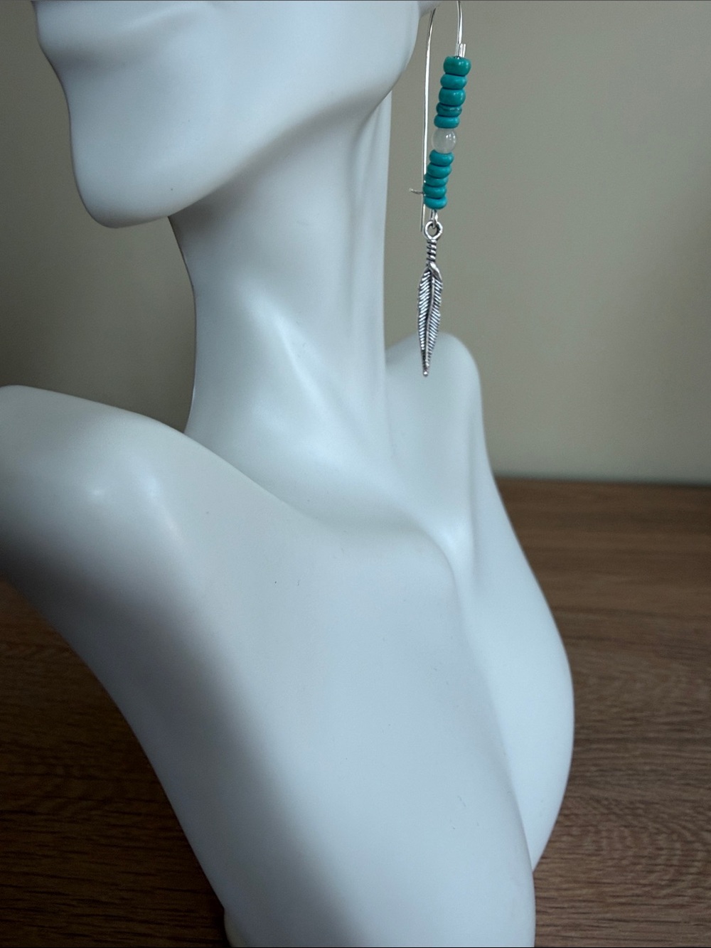 HAND CRAFTED TURQUOISE & WHITE QUARTZ FEATHER DANGLE EARRINGS Boho Western - Picture 4 of 9